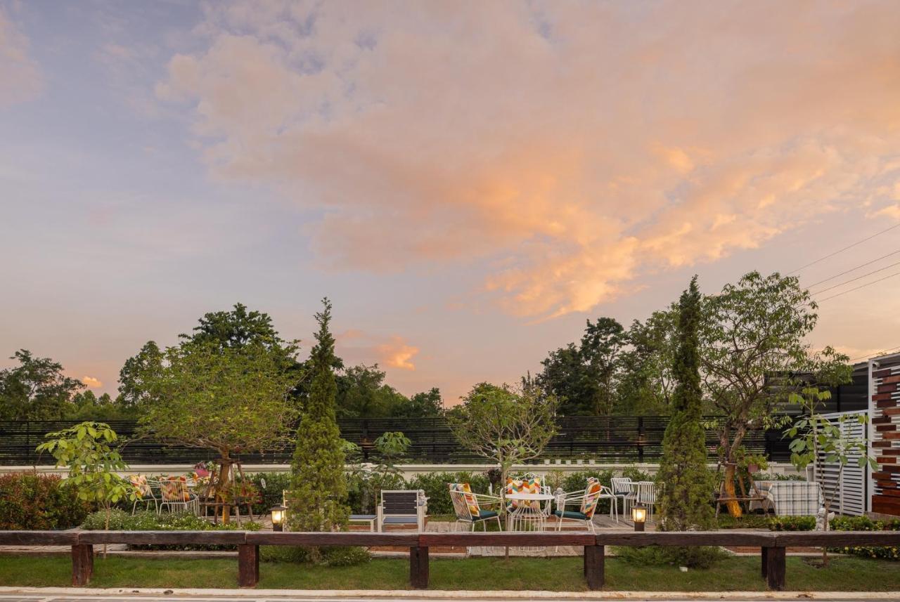 Picha Ville Resort Watthana Nakhon Exterior photo