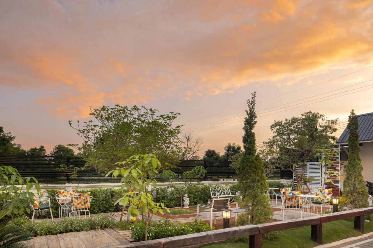 Picha Ville Resort Watthana Nakhon Exterior photo
